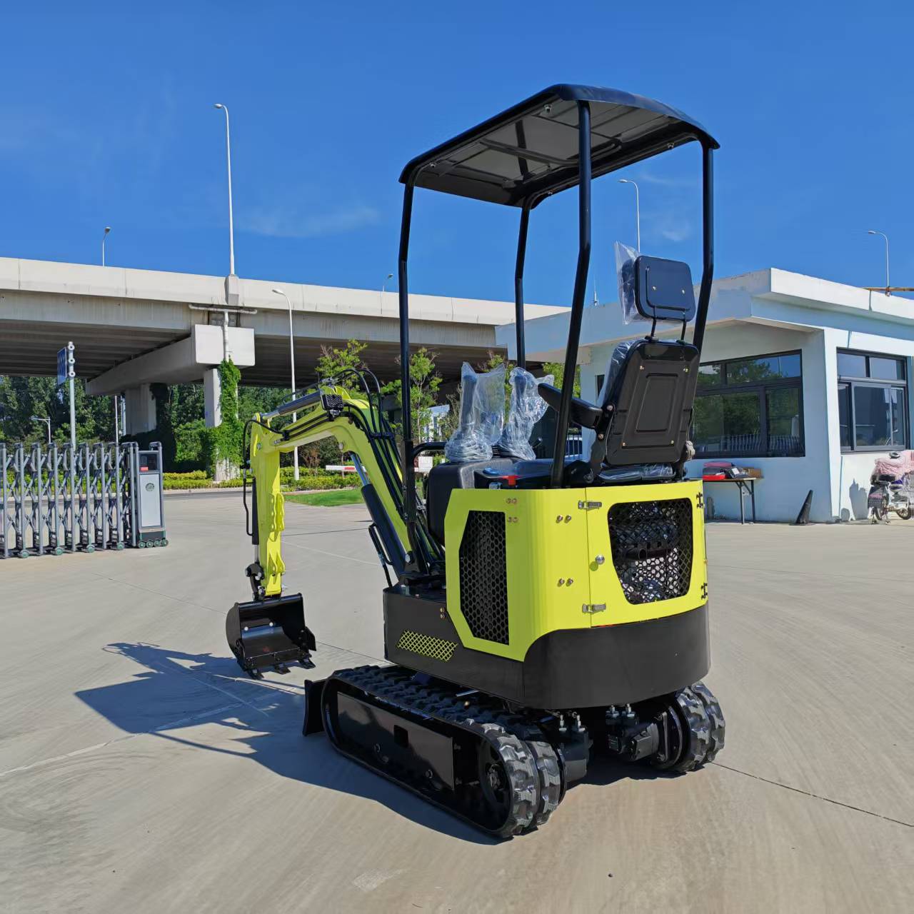 Mini Excavadora HT10 - 1